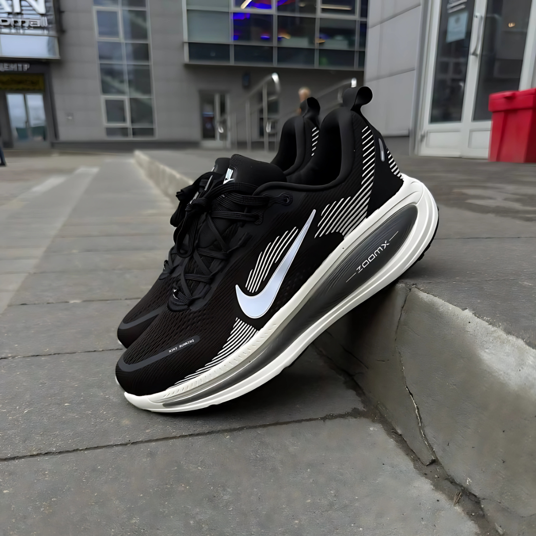 Nike Vomero 18 - Preto/Branco/Cinza