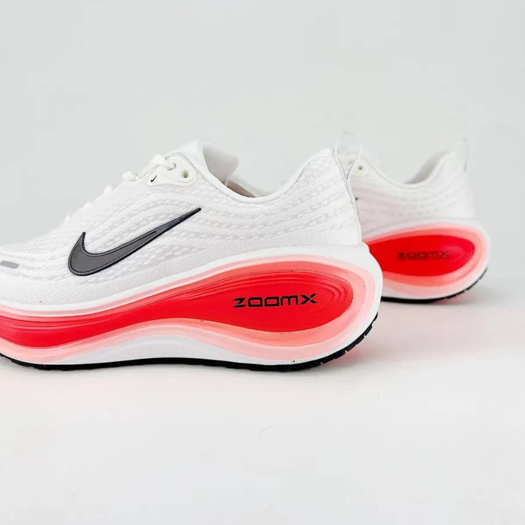 Nike Vomero Plus - Branco/Vermelho