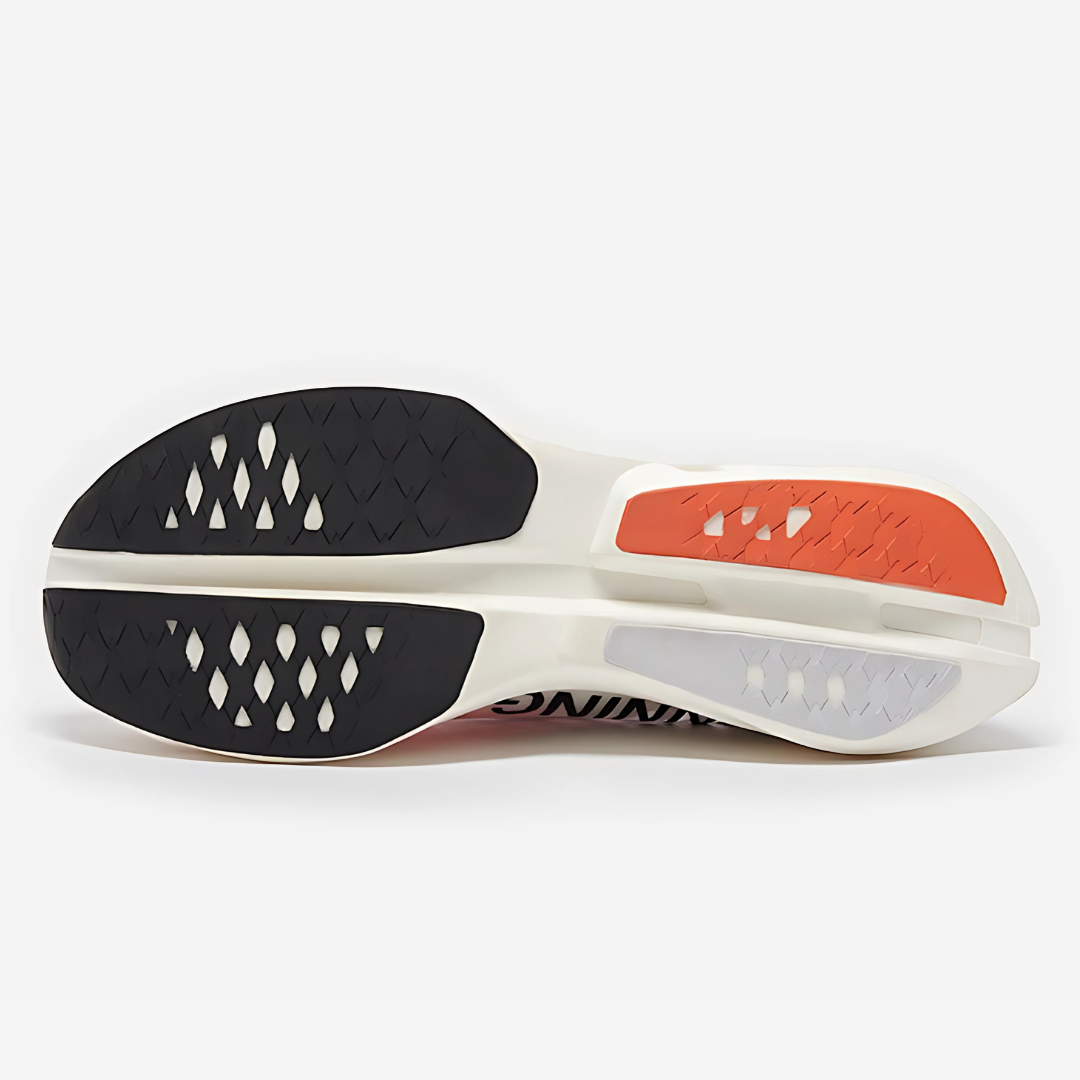 On Running Cloudboom Strike - White/Flame