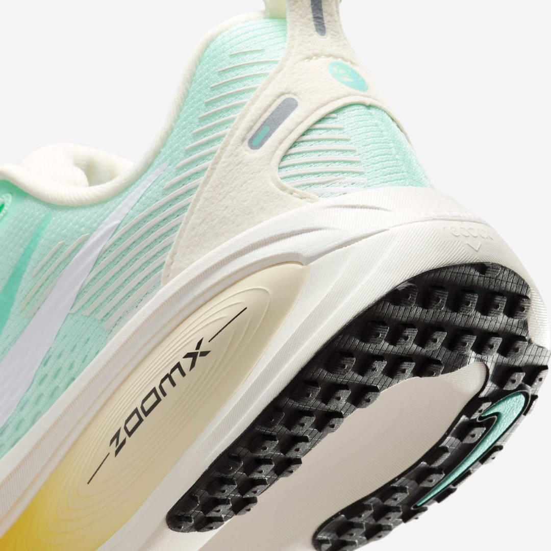 Nike Vomero 18 - Flash Aqua/Bege