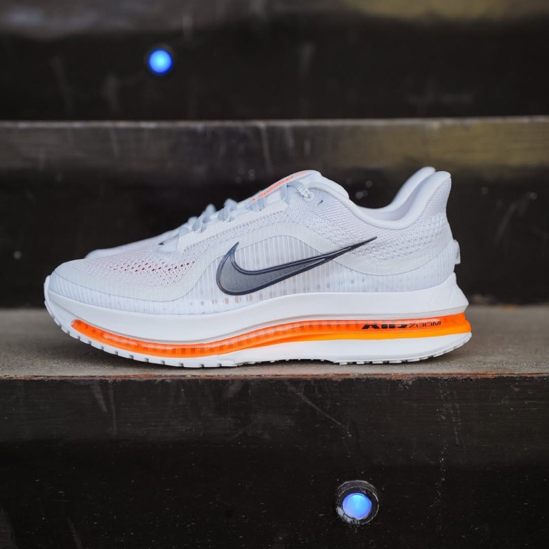 Nike Pegasus Premium - Cinza Futebol/Laranja