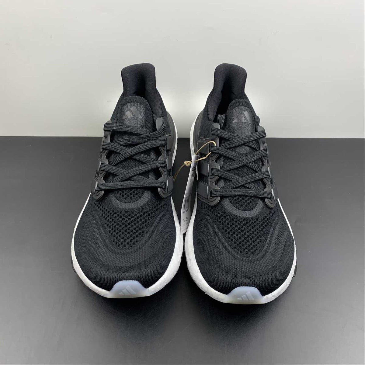 Adidas Ultraboost Light 23 Preto e Branco