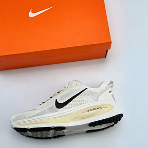 Nike Vomero 18 - Branco/Bege