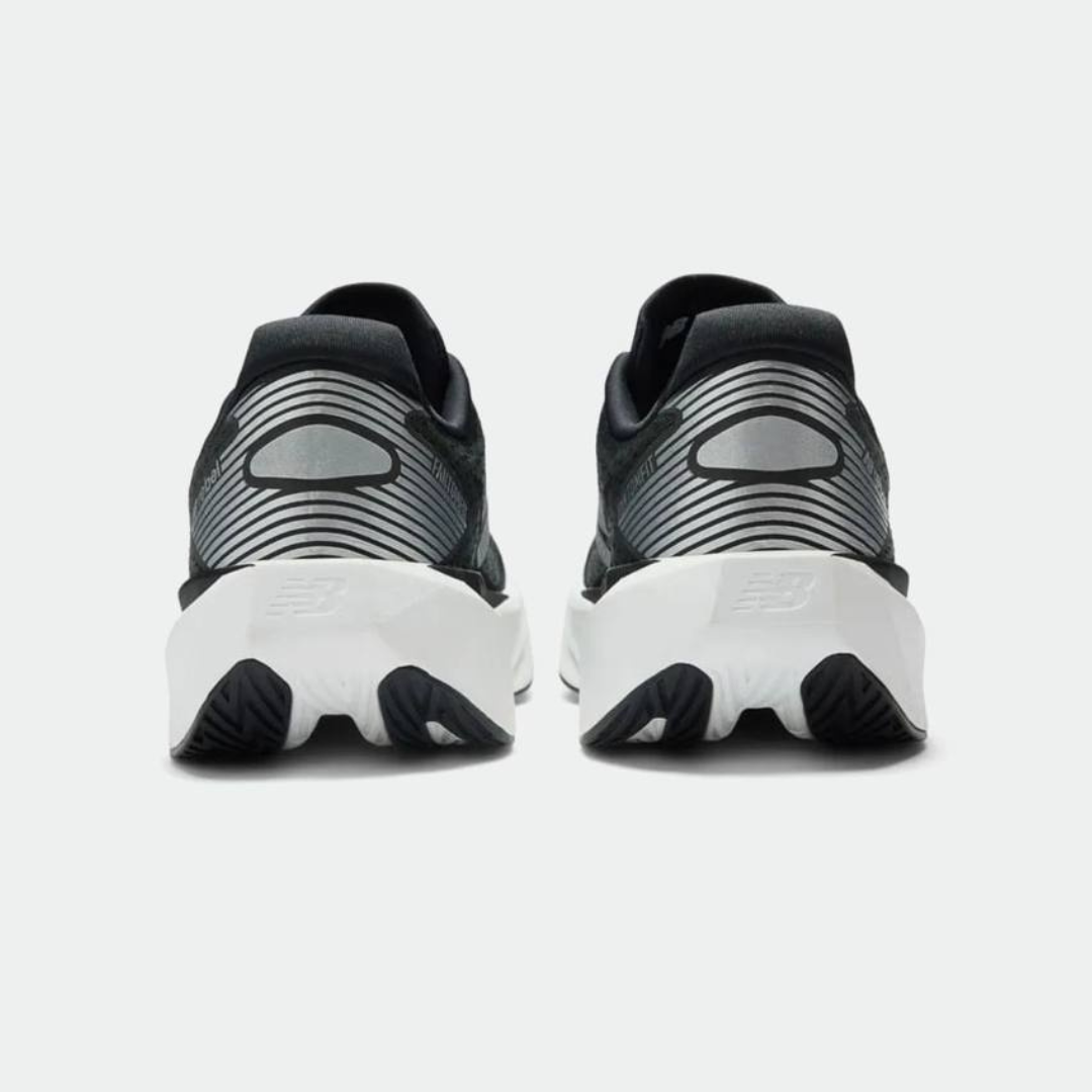 New Balance Fuelcell Rebel V5 - Preto/Branco