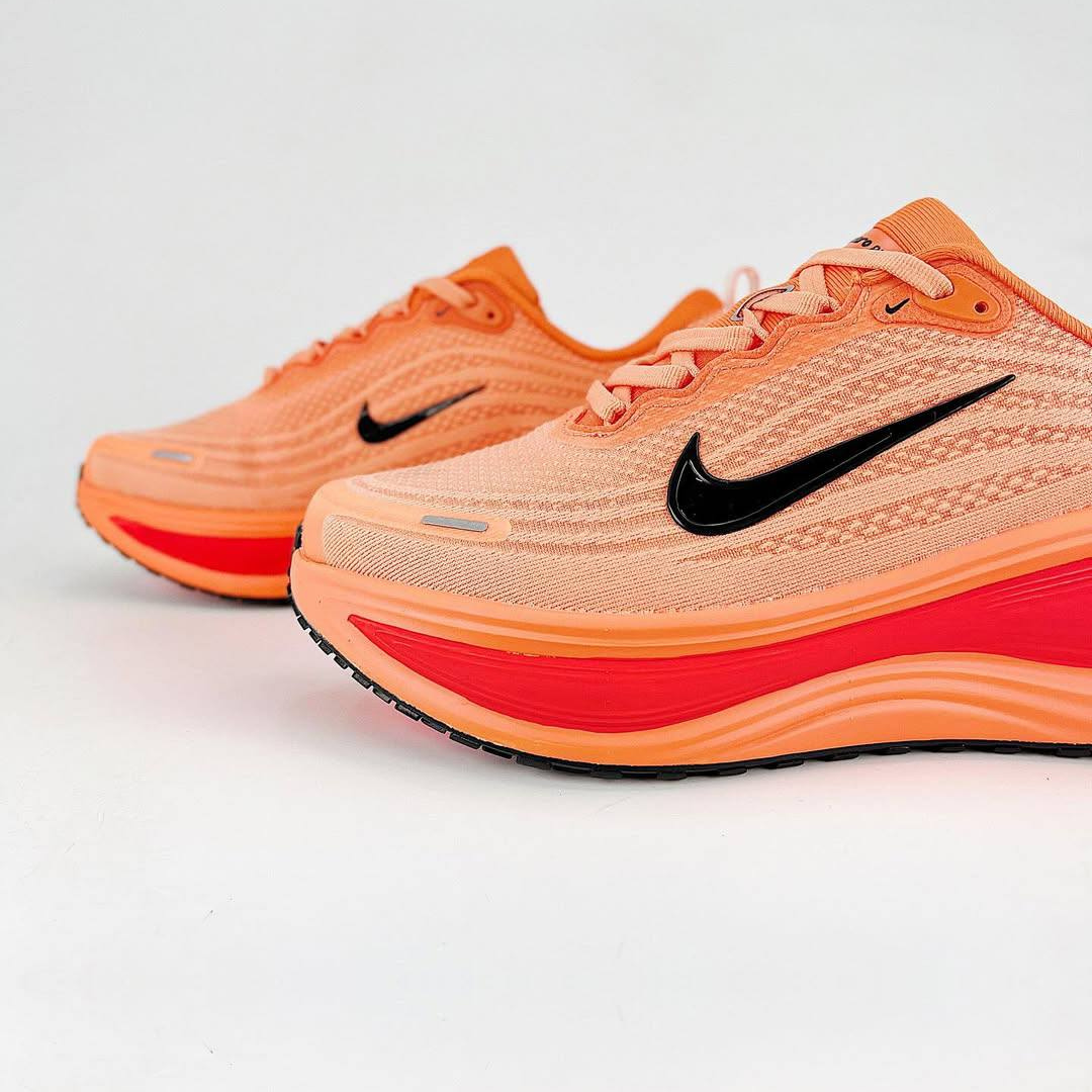 Nike Vomero Plus - Laranja/Vermelho
