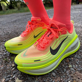 Nike Vomero Plus - Verde/Vermelho