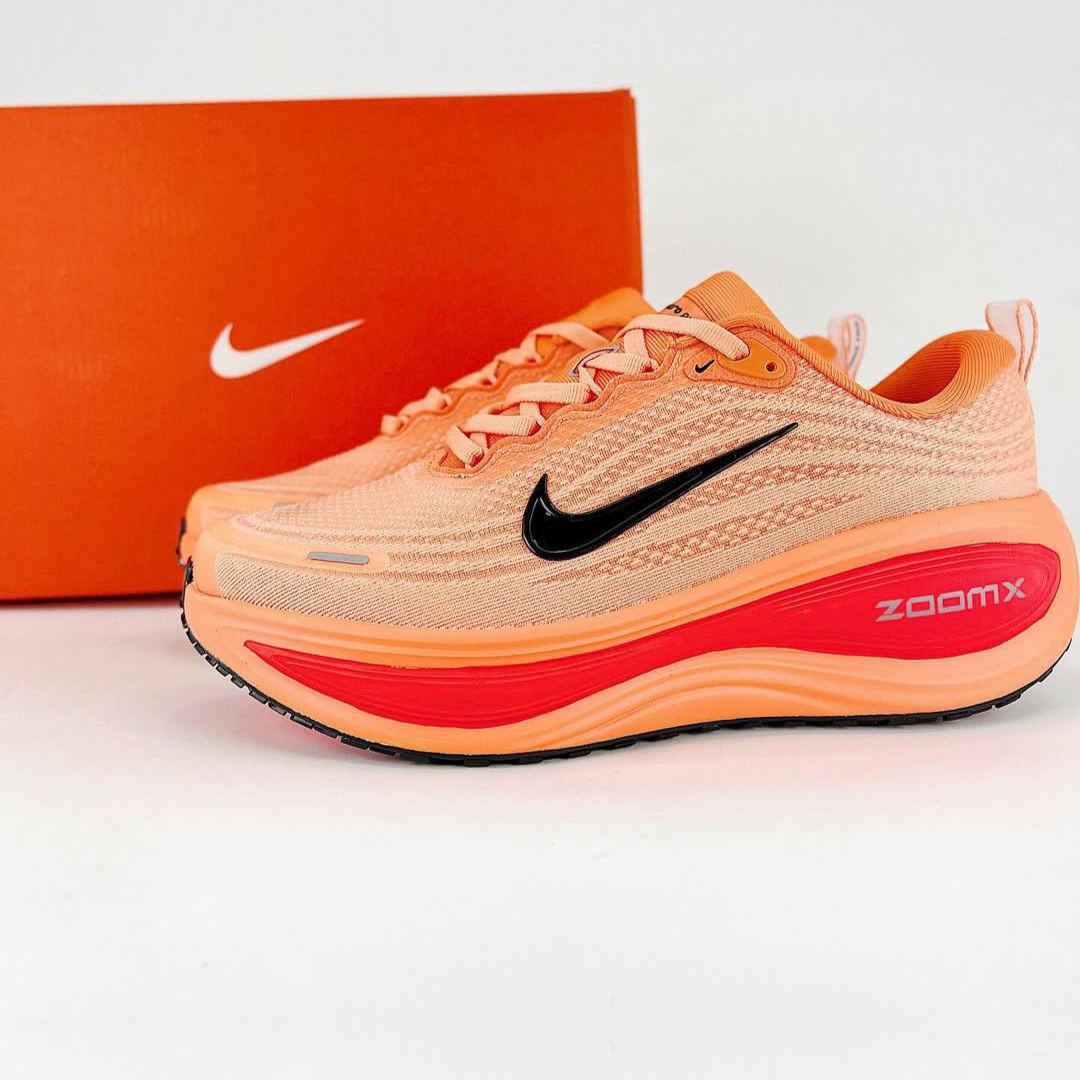 Nike Vomero Plus - Laranja/Vermelho