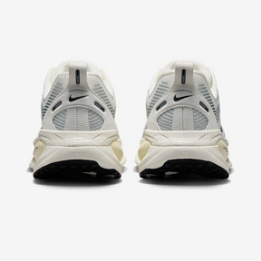 Nike Vomero 18 - Branco/Bege