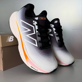 New Balance Fresh Foam X 1080 V14 - Preto/Branco